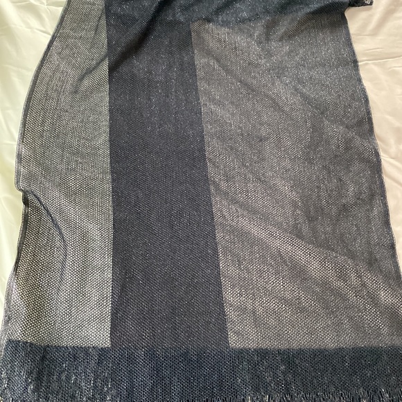 Black style scarf/wrap - Picture 5 of 6